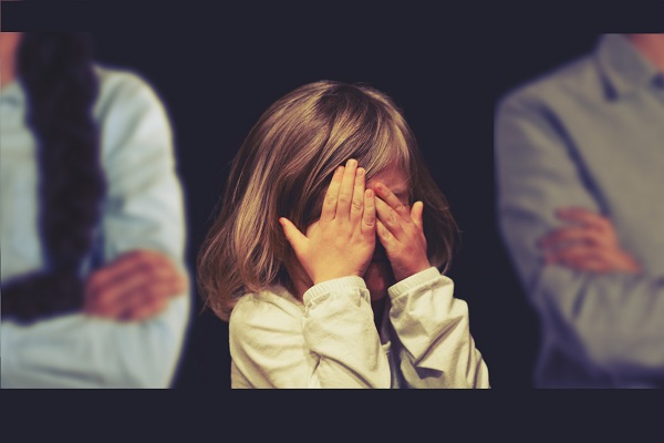 Cosa succede se un genitore non rispetta i provvedimenti giudiziali relativi ai figli minori